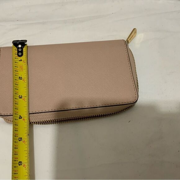 Michael Kors  Pink Studded heart  Design Zip Around Leather Wallet - Picture 7 of 11